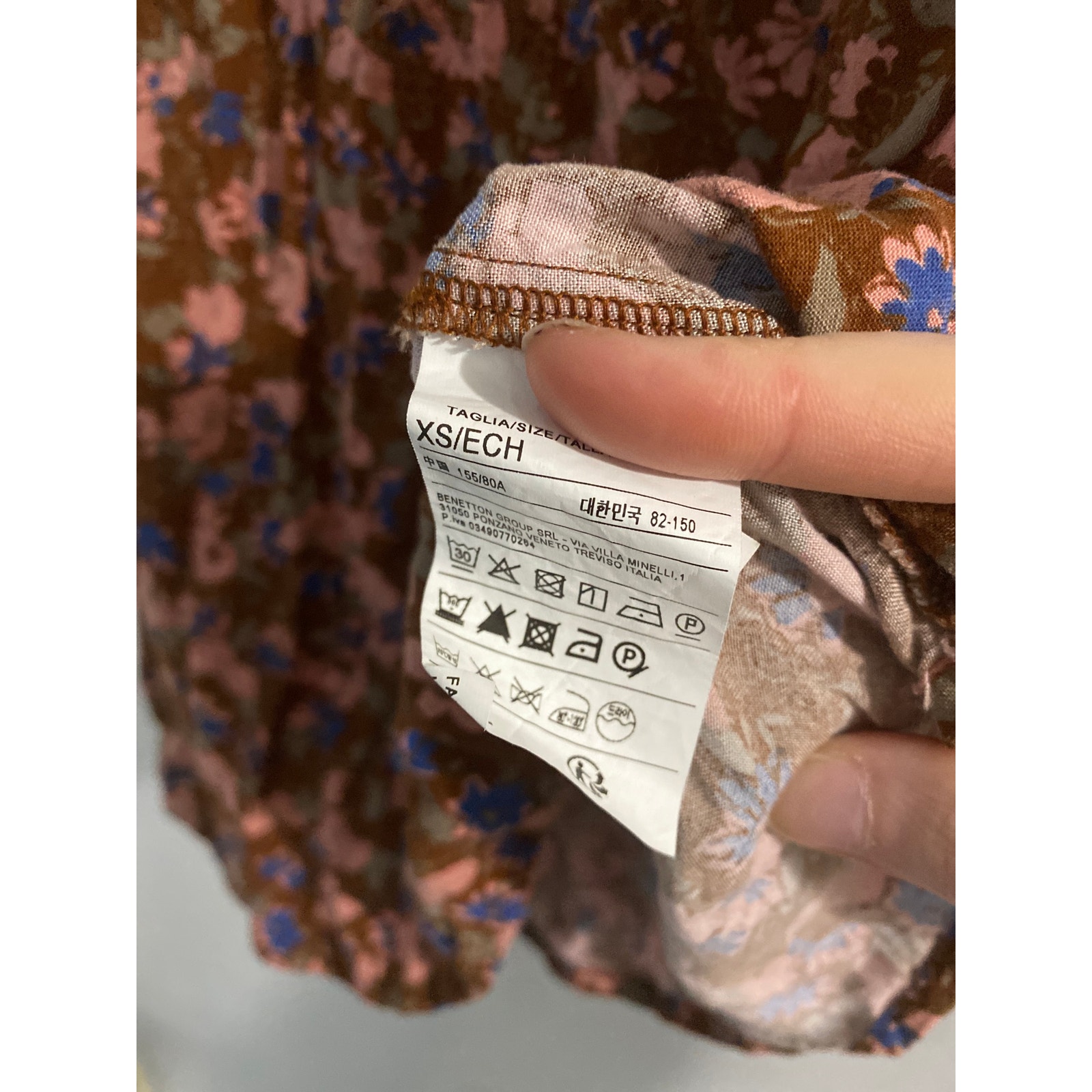 United Colors Of Benetton Flutter Sleeve Top Women’s Size Xs Brown Floral — image 4 of 5